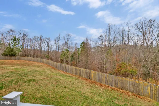a view of a house with backyard and porch