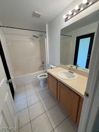 $2,300 | 3925 East Gator Circle, Cape Coral, FL 33909