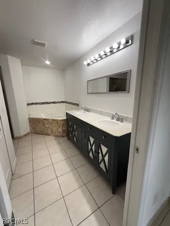 $2,300 | 3925 East Gator Circle, Cape Coral, FL 33909