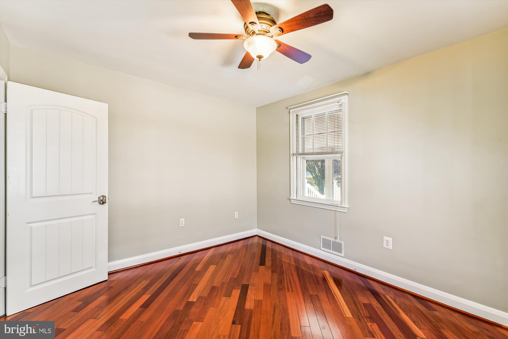 435 Cleveland Road Linthicum Heights, MD 21090 - Photo 8 of 24 Main level BR 1