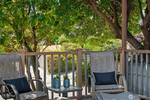 $1,250,000 | 2600 West Howe Street, Seattle, WA 98199