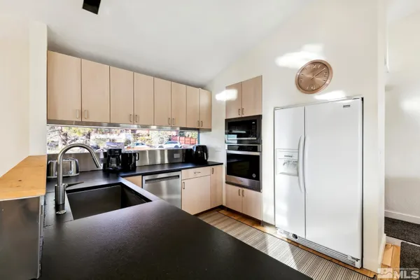 $2,100,000 | 332 Barton Court, Stateline, NV 89449
