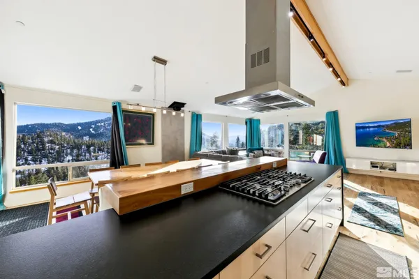 $2,100,000 | 332 Barton Court, Stateline, NV 89449