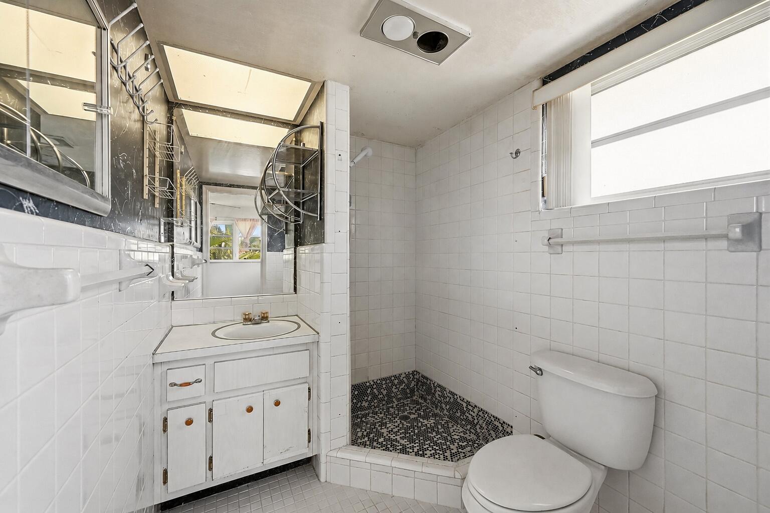 2160 Northeast 36th Street, Unit 37 Lighthouse Point, FL 33064 - Photo 18 of 32 Primary Bathroom