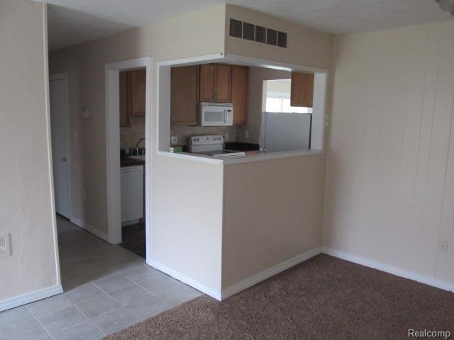 25815 Hayes Road Warren, MI 48089 - Photo 6 of 21 IMG_1290.jpg