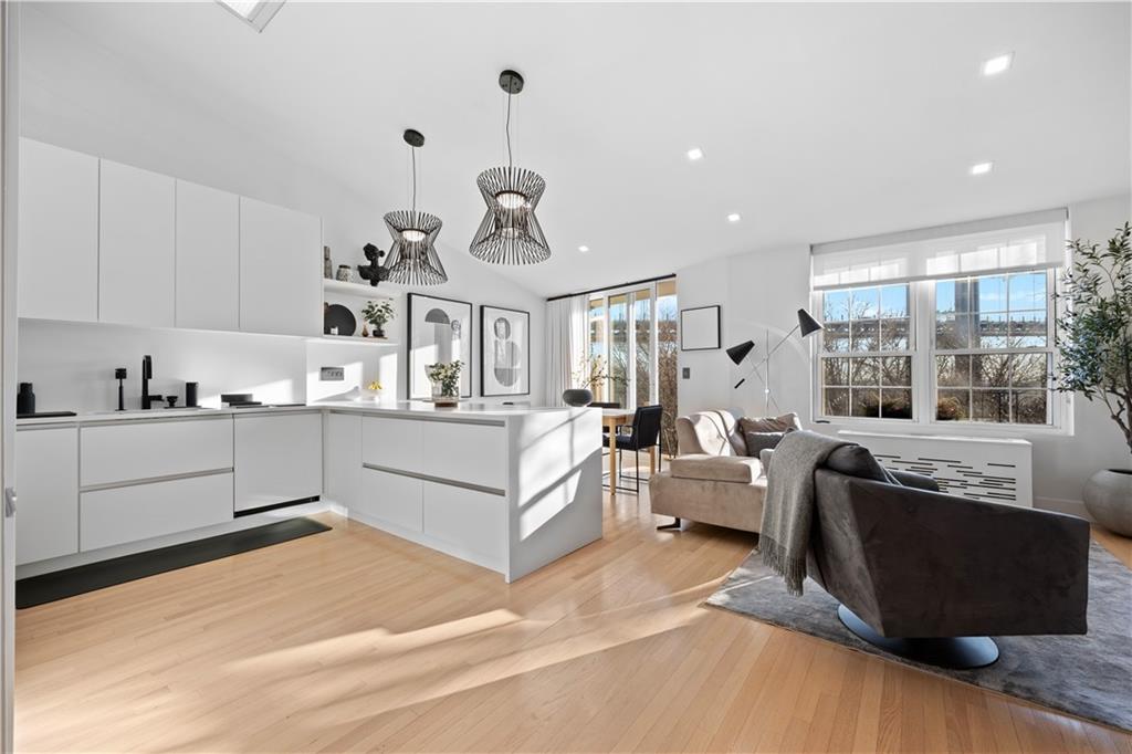 9985 Shore Road, Unit 14E Brooklyn, NY 11209 - Photo 2 of 29 Gallery Image 2