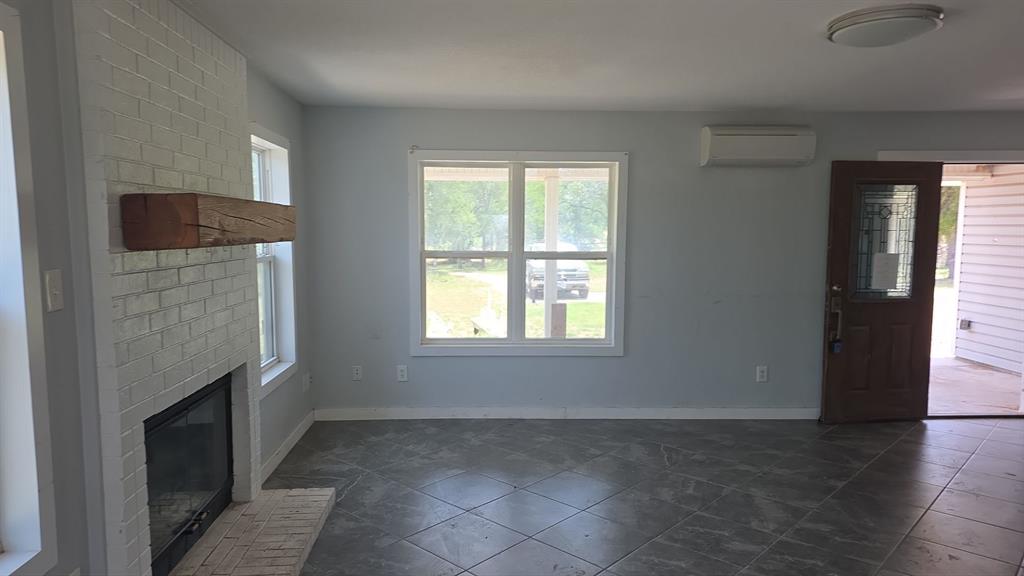 601 Mill Road Springtown, TX 76082 - Photo 5 of 15 Gallery Image 5