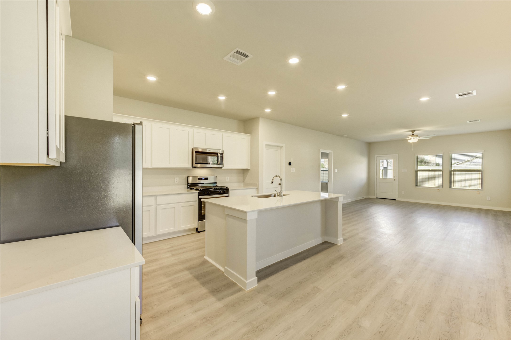 21526 George Wayne Way Spring, TX 77379 - Photo 4 of 50