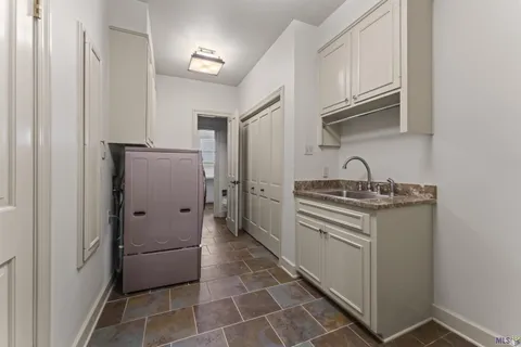 $975,000 | 2 Stone's Throw Drive, Baton Rouge, LA 70809