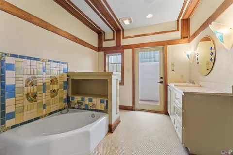 $975,000 | 2 Stone's Throw Drive, Baton Rouge, LA 70809