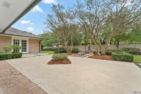 $975,000 | 2 Stone's Throw Drive, Baton Rouge, LA 70809