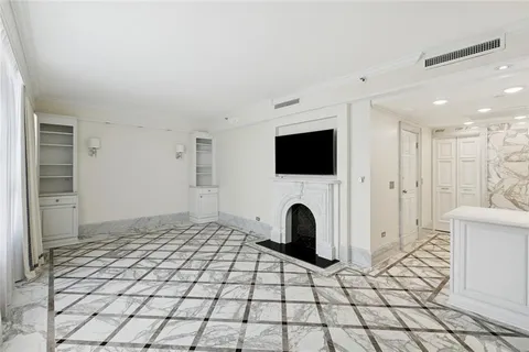 $625,000 | 2100 St Charles Avenue, Unit 7MN, New Orleans, LA 70130