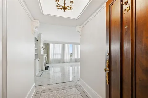 $625,000 | 2100 St Charles Avenue, Unit 7MN, New Orleans, LA 70130