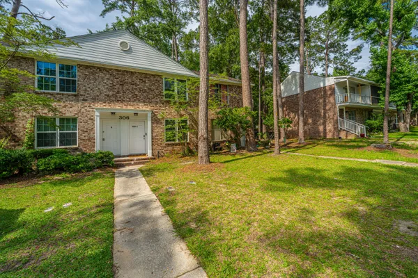$225,000 | 306 Crestview Drive, Unit C, Summerville, SC 29485