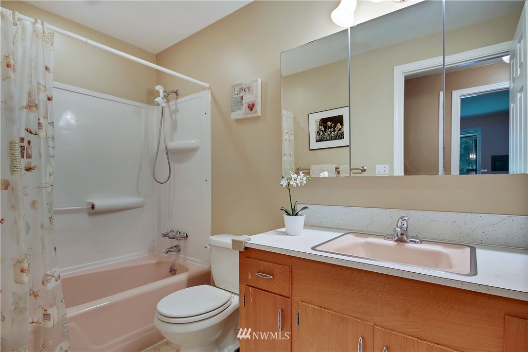 15859 Southeast 116th Street Renton, WA 98059 - Photo 11 of 25