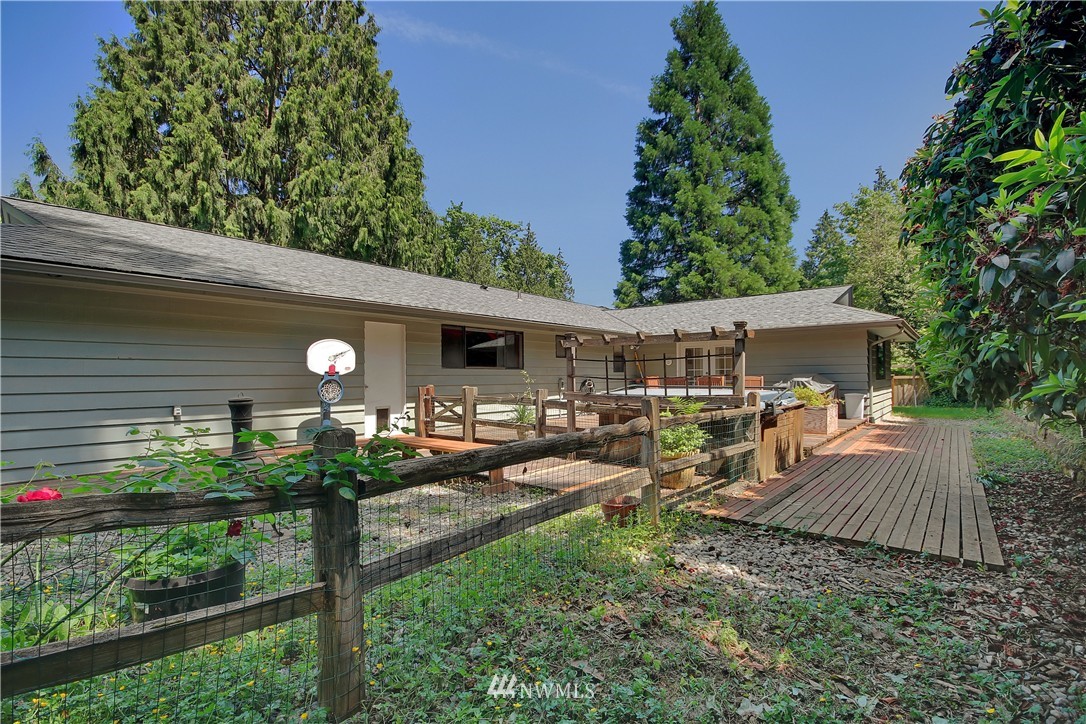 15859 Southeast 116th Street Renton, WA 98059 - Photo 4 of 25