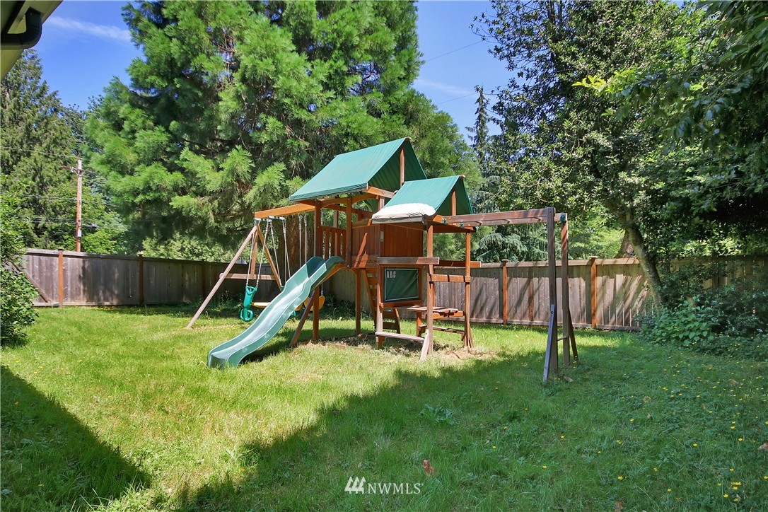 15859 Southeast 116th Street Renton, WA 98059 - Photo 9 of 25