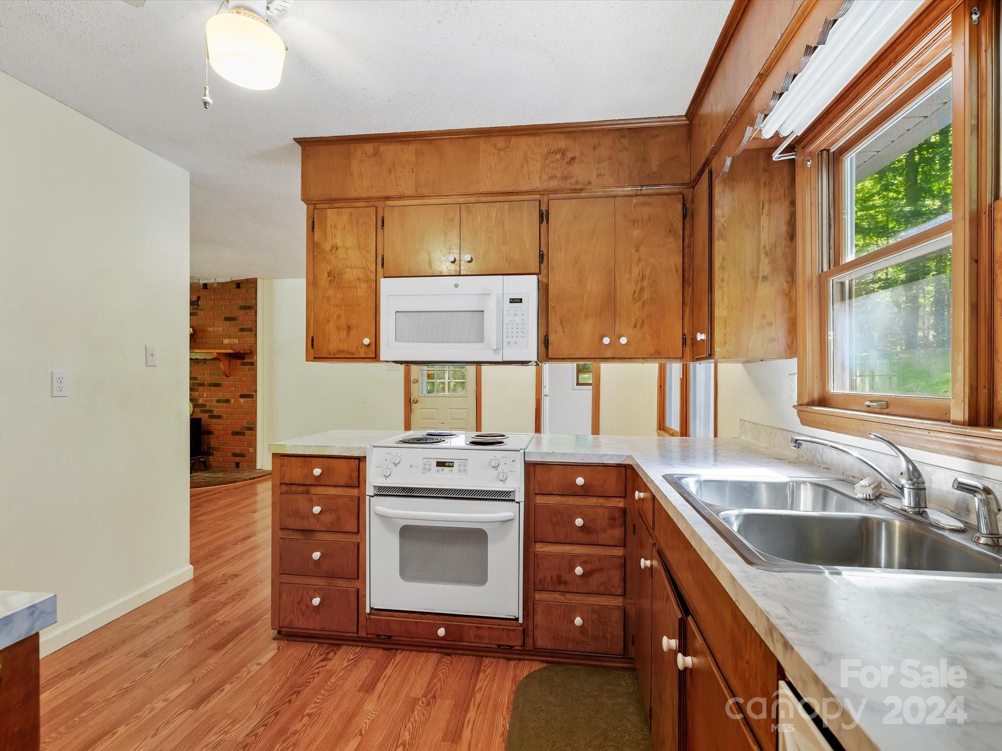 6006 Davis Road Waxhaw, NC 28173 - Photo 10 of 28 Gallery Image 10