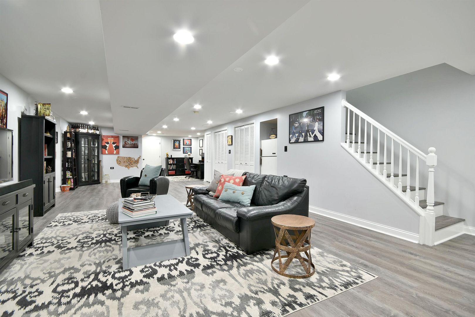 533 Lavina Drive Bolingbrook, IL 60440 - Photo 29 of 44 a living room with furniture and a wooden floor