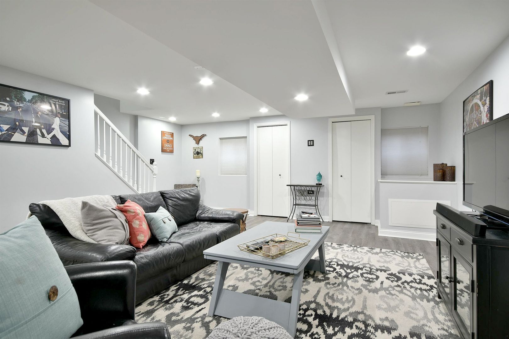 533 Lavina Drive Bolingbrook, IL 60440 - Photo 31 of 44 a living room with furniture and a rug