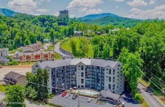 $314,999 | 306 Baskins Creek Road, Unit 3A, Gatlinburg, TN 37738