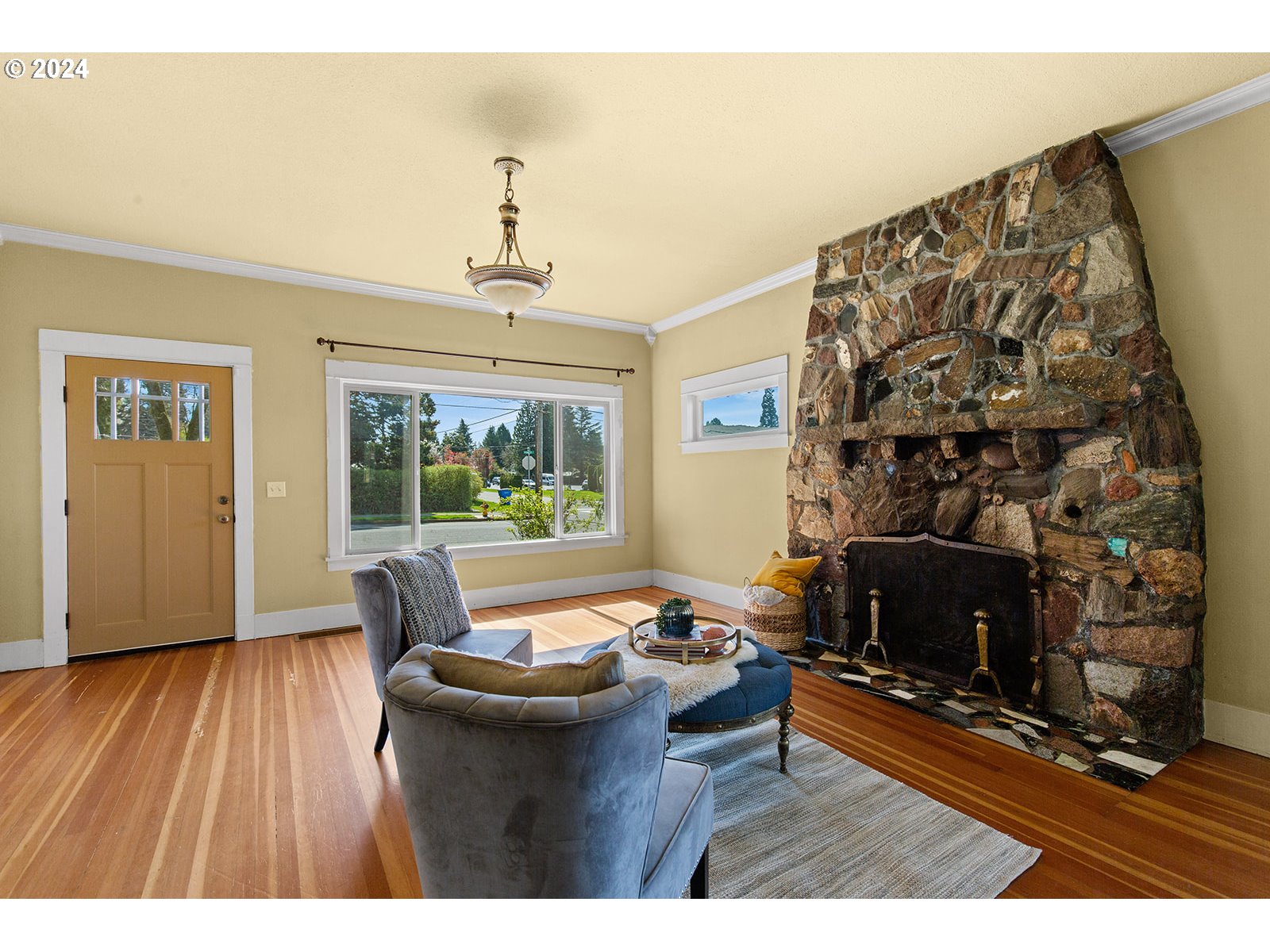 802 Pioneer Street Ridgefield, WA 98642 - Photo 6 of 40 a living room with furniture and a fireplace