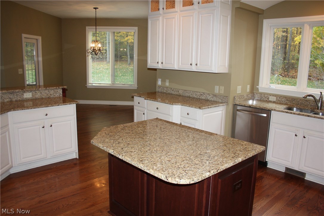 4410 Spruce Run Akron, OH 44321 - Photo 6 of 21 Gallery Image 6