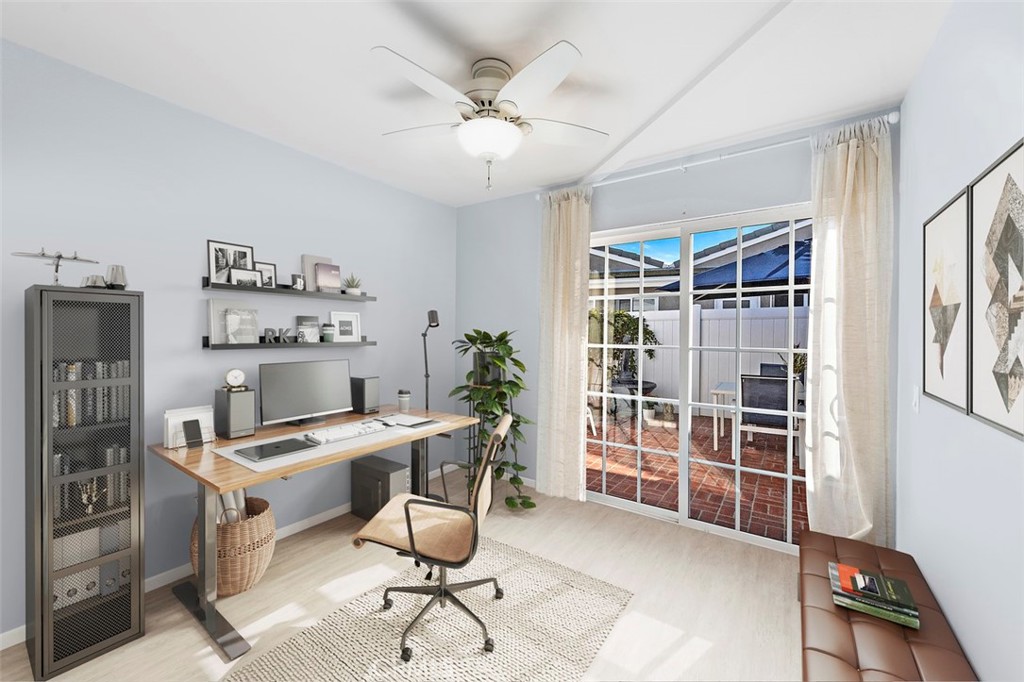 33525 Sextant Dana Point, CA 92629 - Photo 25 of 51 a workspace with furniture