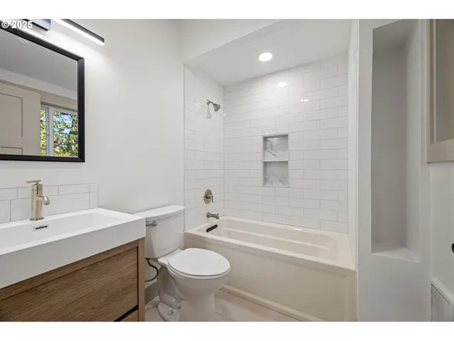 $789,900 | 79579 Abbott Lane, Cottage Grove, OR 97424