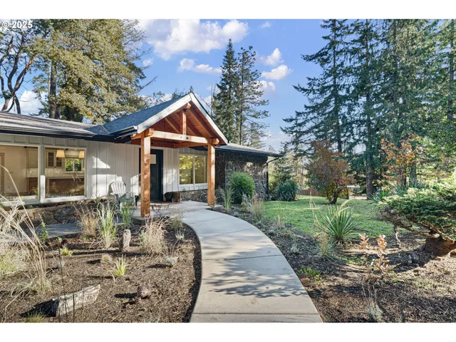$789,900 | 79579 Abbott Lane, Cottage Grove, OR 97424