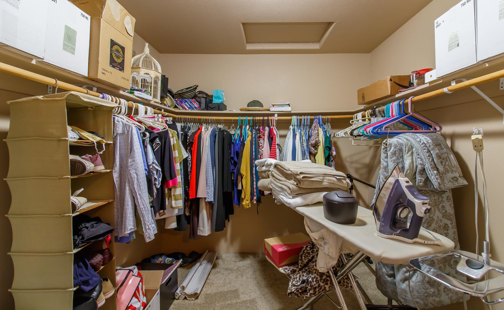 1955 Rabun Way Central Point, OR 97502 - Photo 17 of 33 Walk-in closet