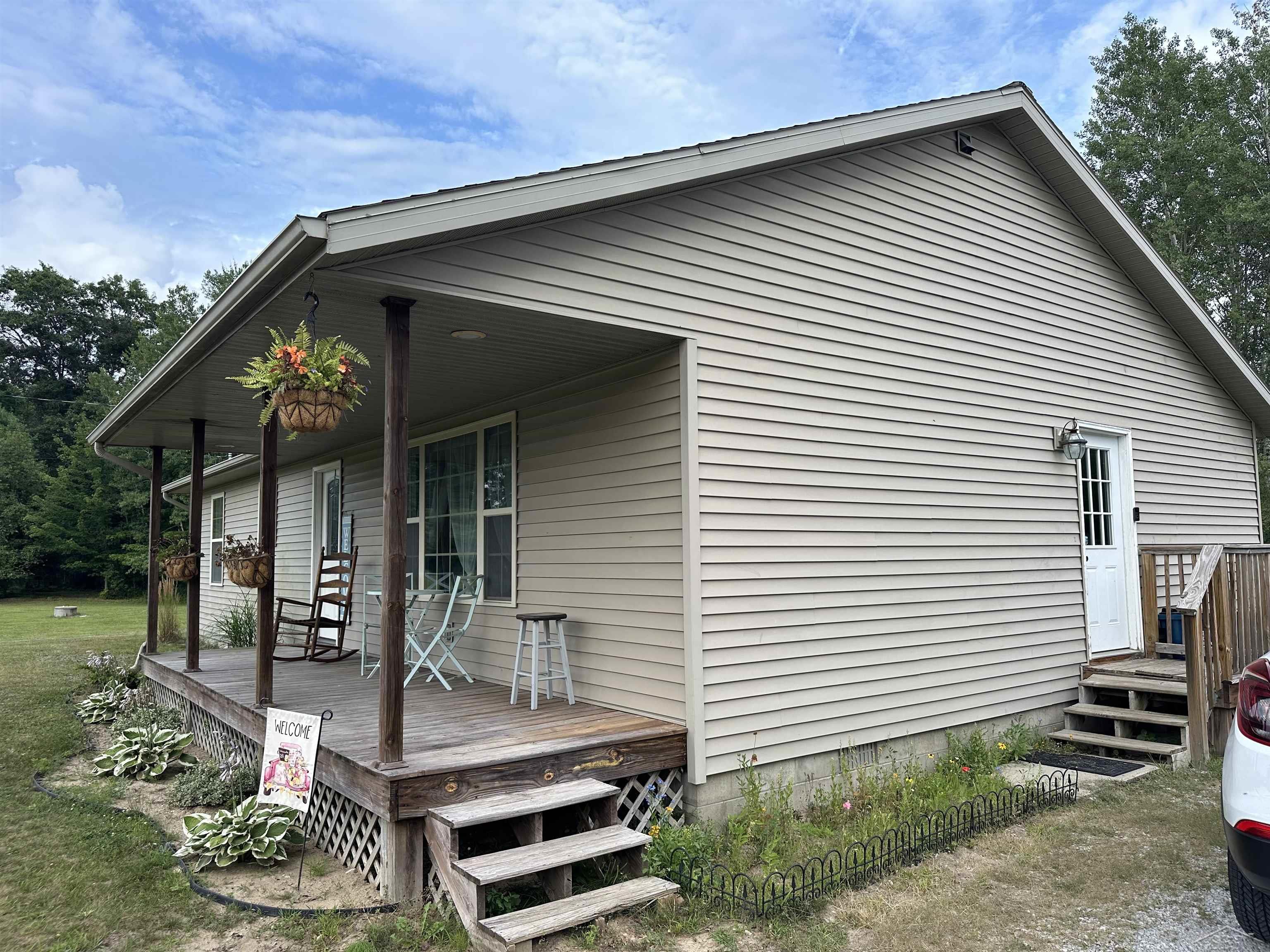1741 South 10 Mile Road Midland, MI 48640 - Photo 4 of 28 50150323-fe713546-4393-47c2-8a70-1f9ccfc53d3a.JPG