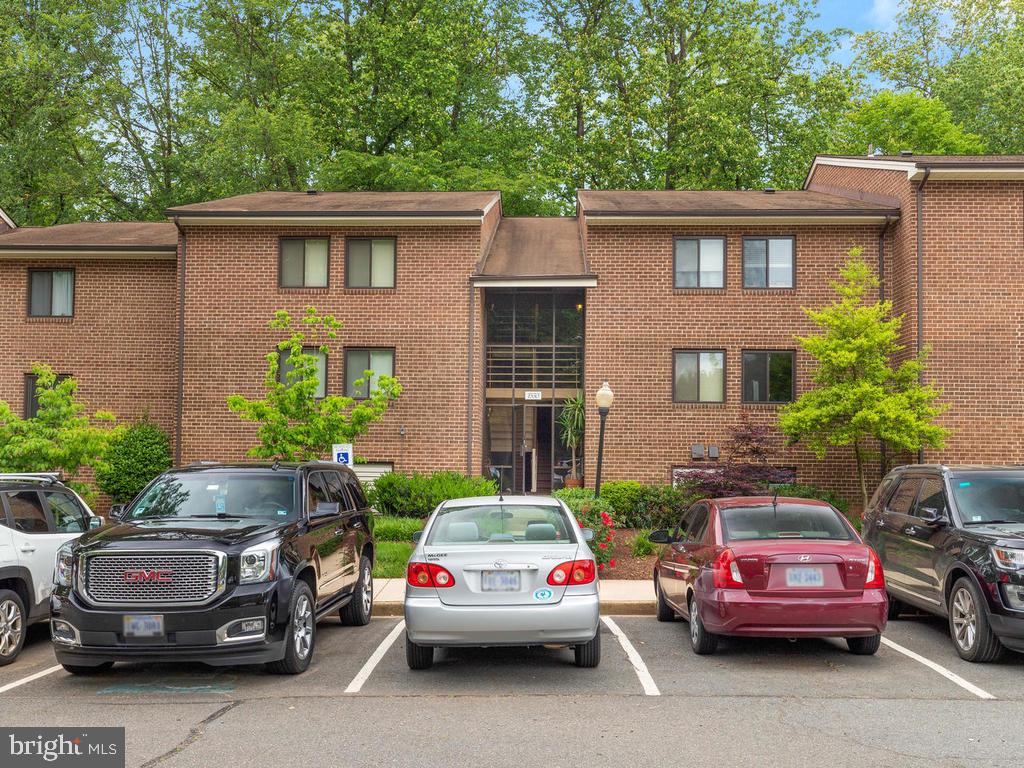 1530 Northgate Square, Unit 1A Reston, VA 20190 - Photo 1 of 24 Gallery Image 1