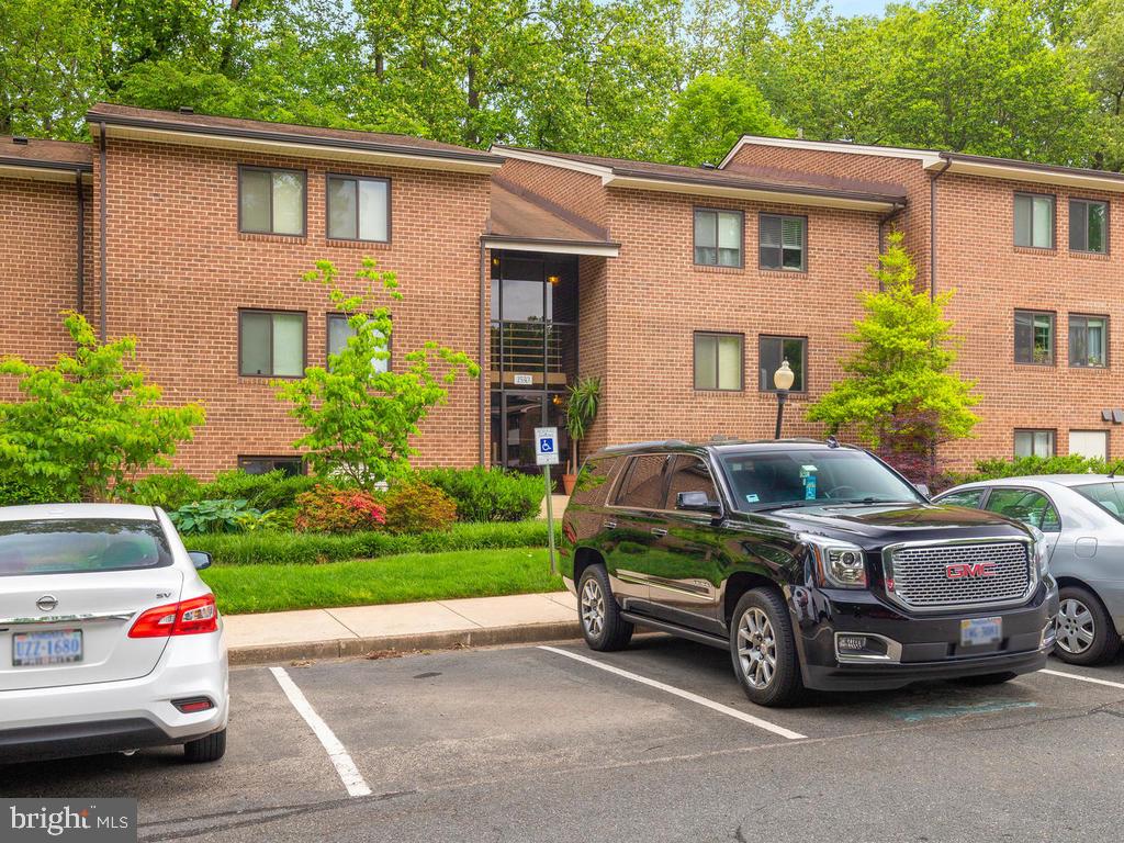 1530 Northgate Square, Unit 1A Reston, VA 20190 - Photo 2 of 24 Gallery Image 2