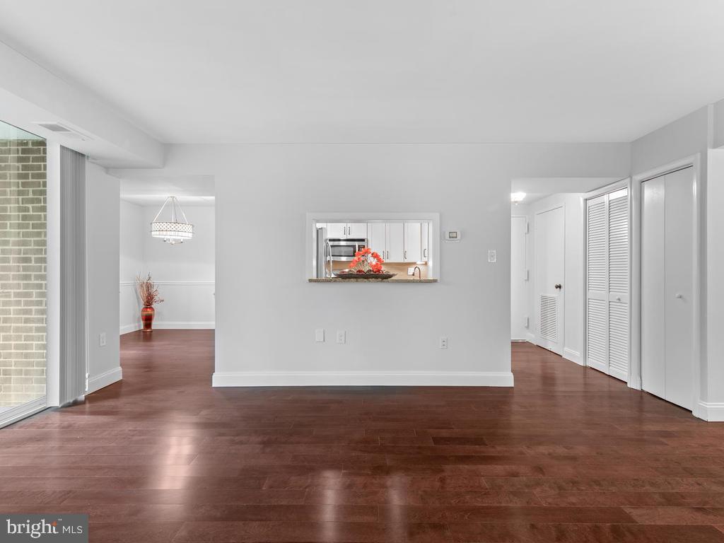1530 Northgate Square, Unit 1A Reston, VA 20190 - Photo 3 of 24 Gallery Image 3