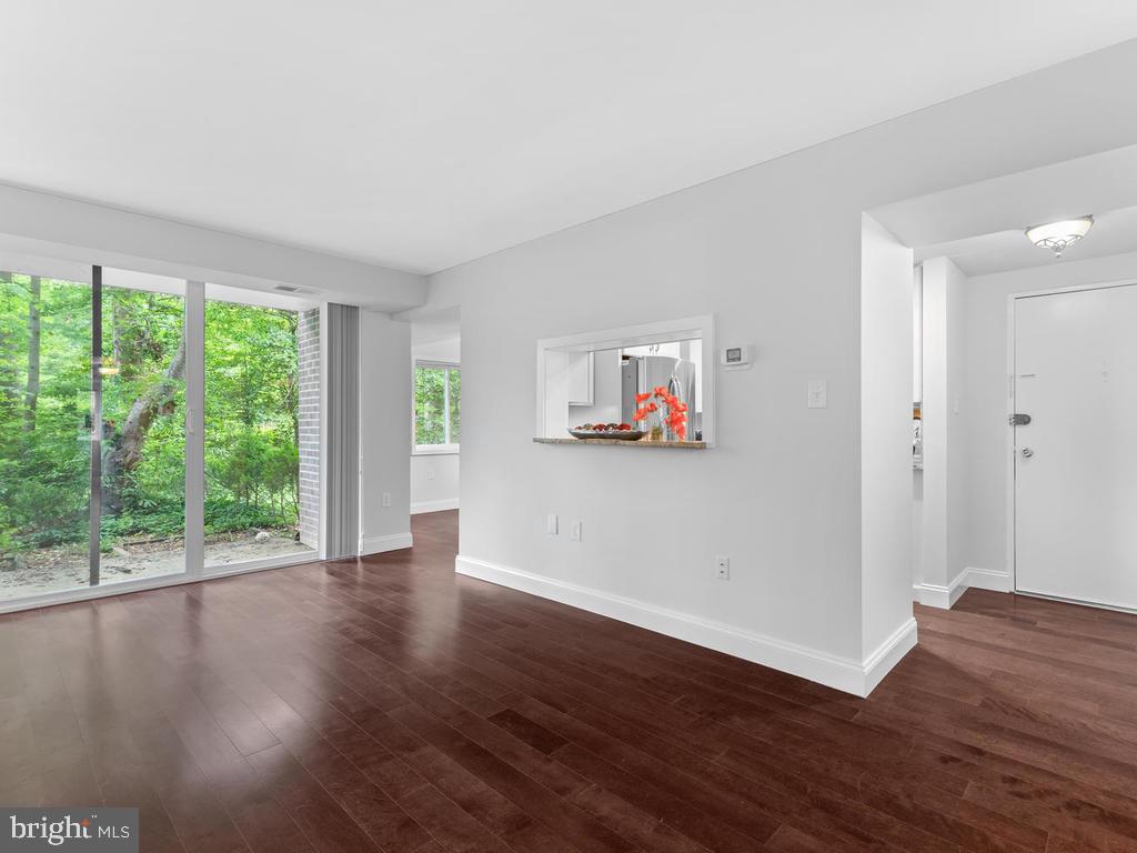 1530 Northgate Square, Unit 1A Reston, VA 20190 - Photo 6 of 24 Gallery Image 6