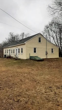 $2,700 | 137 East Main Street, Northborough, MA 01532