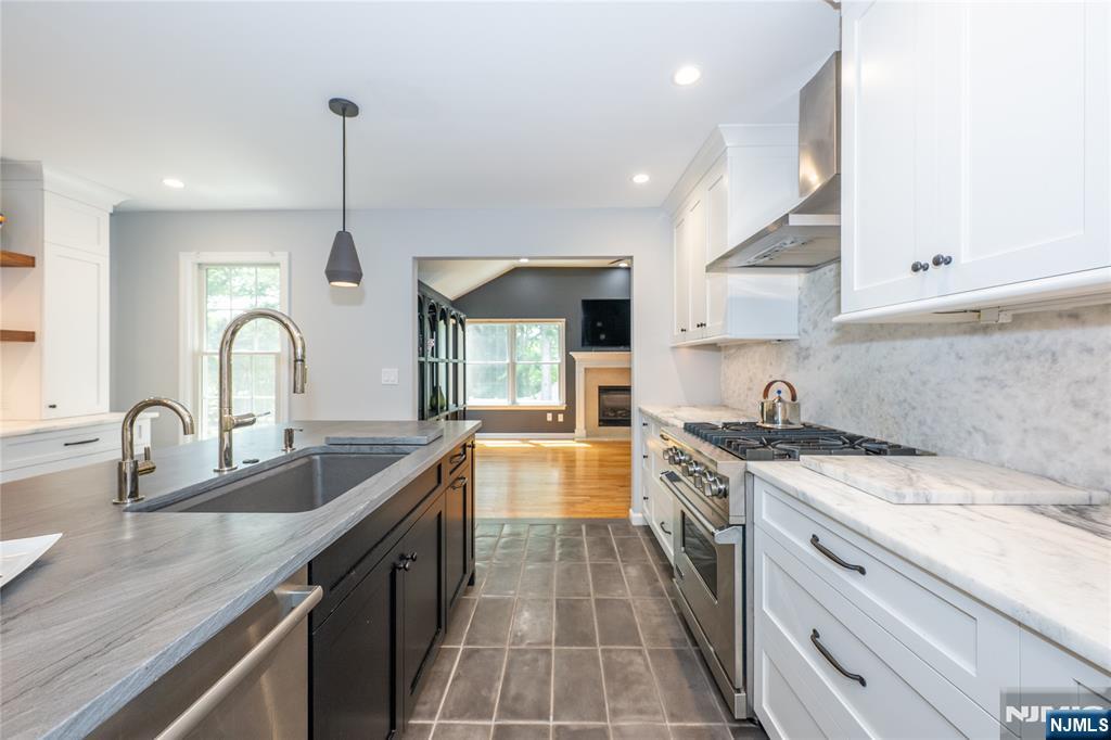 15 Congress Road Emerson, NJ 07630 - Photo 10 of 48