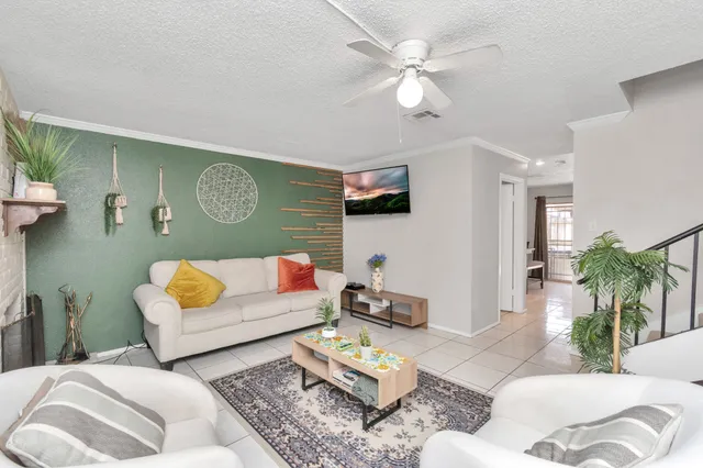 $1,750 | 5837 West Sunforest Drive, Houston, TX 77092