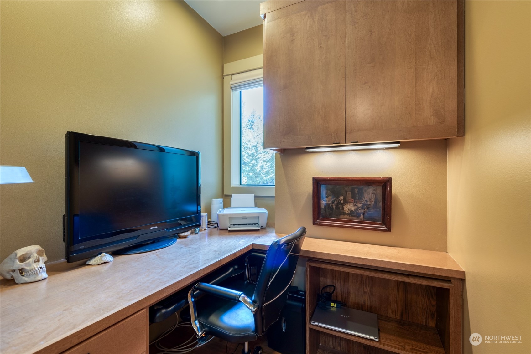 4635 D D Milluhr Road Northeast Olympia, WA 98516 - Photo 11 of 40 a workspace with furniture and wooden floor
