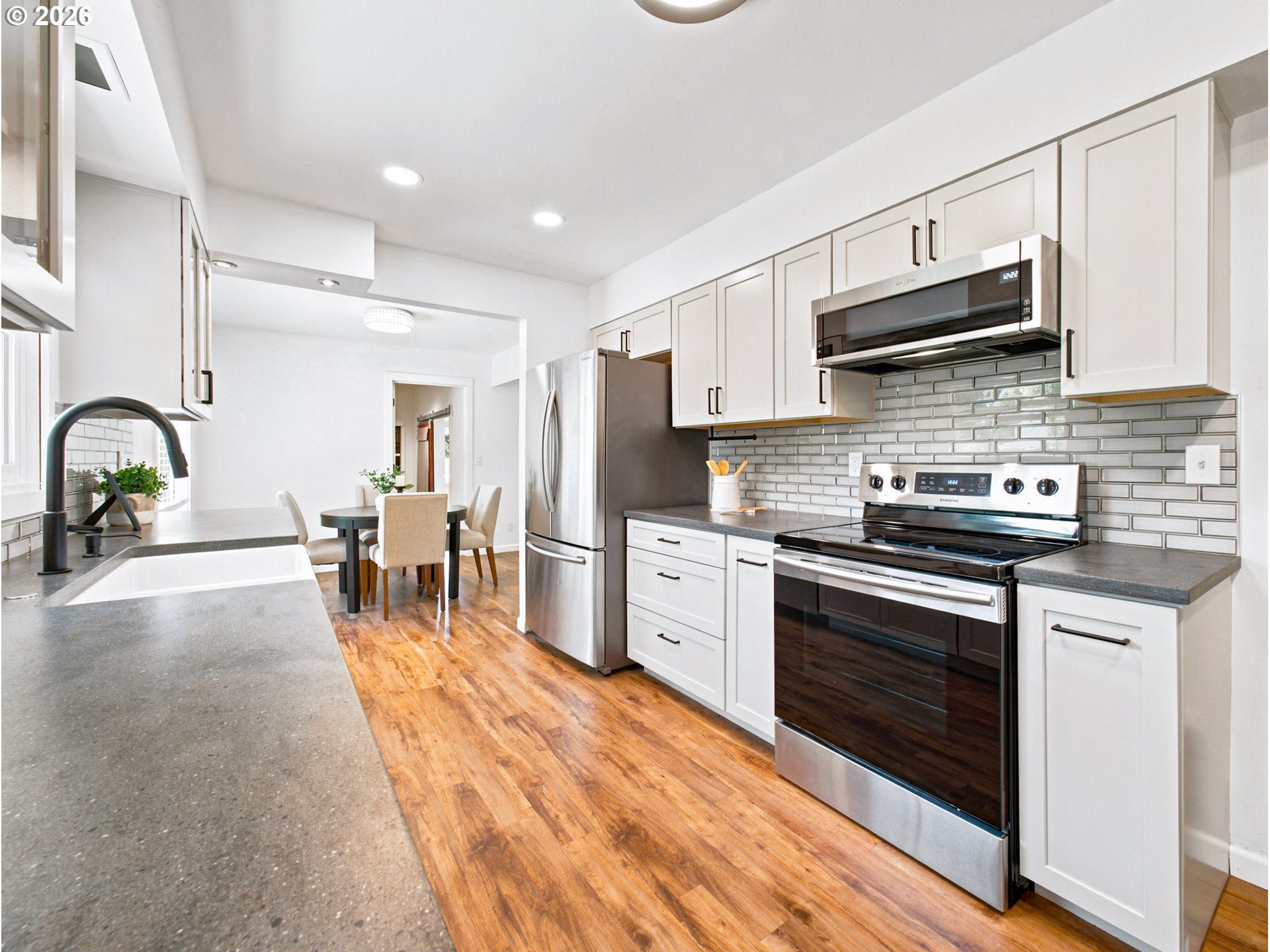 20310 Southwest Boones Ferry Road Tualatin, OR 97062 - Photo 23 of 48 Kitchen