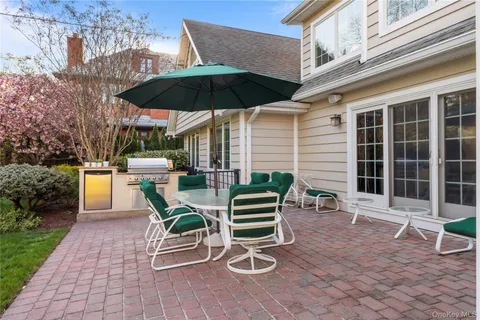 $2,675,000 | 46 Nassau Drive, Great Neck, NY 11021