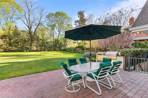 $2,675,000 | 46 Nassau Drive, Great Neck, NY 11021