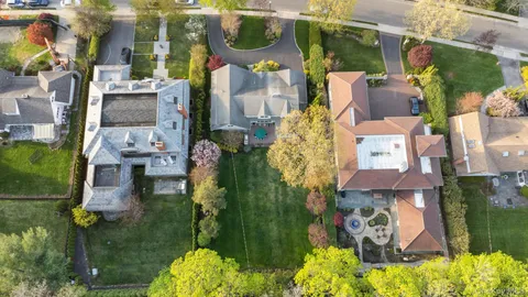 $2,675,000 | 46 Nassau Drive, Great Neck, NY 11021