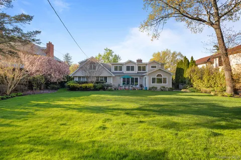 $2,675,000 | 46 Nassau Drive, Great Neck, NY 11021