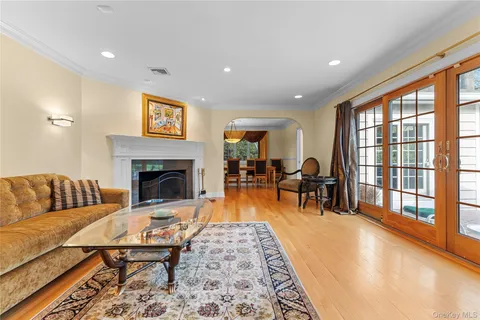 $2,675,000 | 46 Nassau Drive, Great Neck, NY 11021