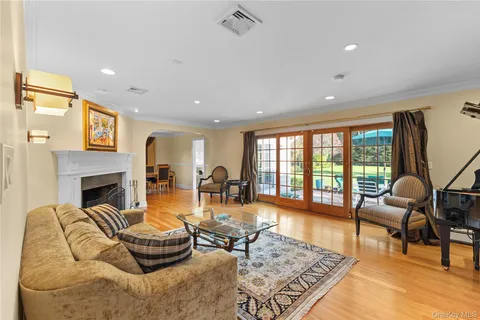 $2,675,000 | 46 Nassau Drive, Great Neck, NY 11021