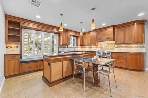$2,675,000 | 46 Nassau Drive, Great Neck, NY 11021