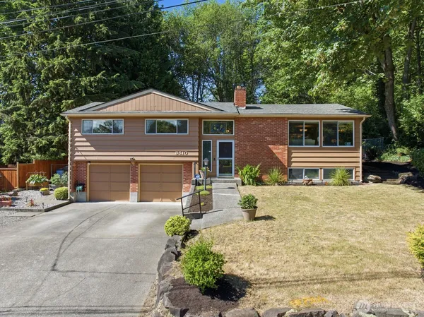 $998,000 | 3610 Northeast 197th Street, Lake Forest Park, WA 98155