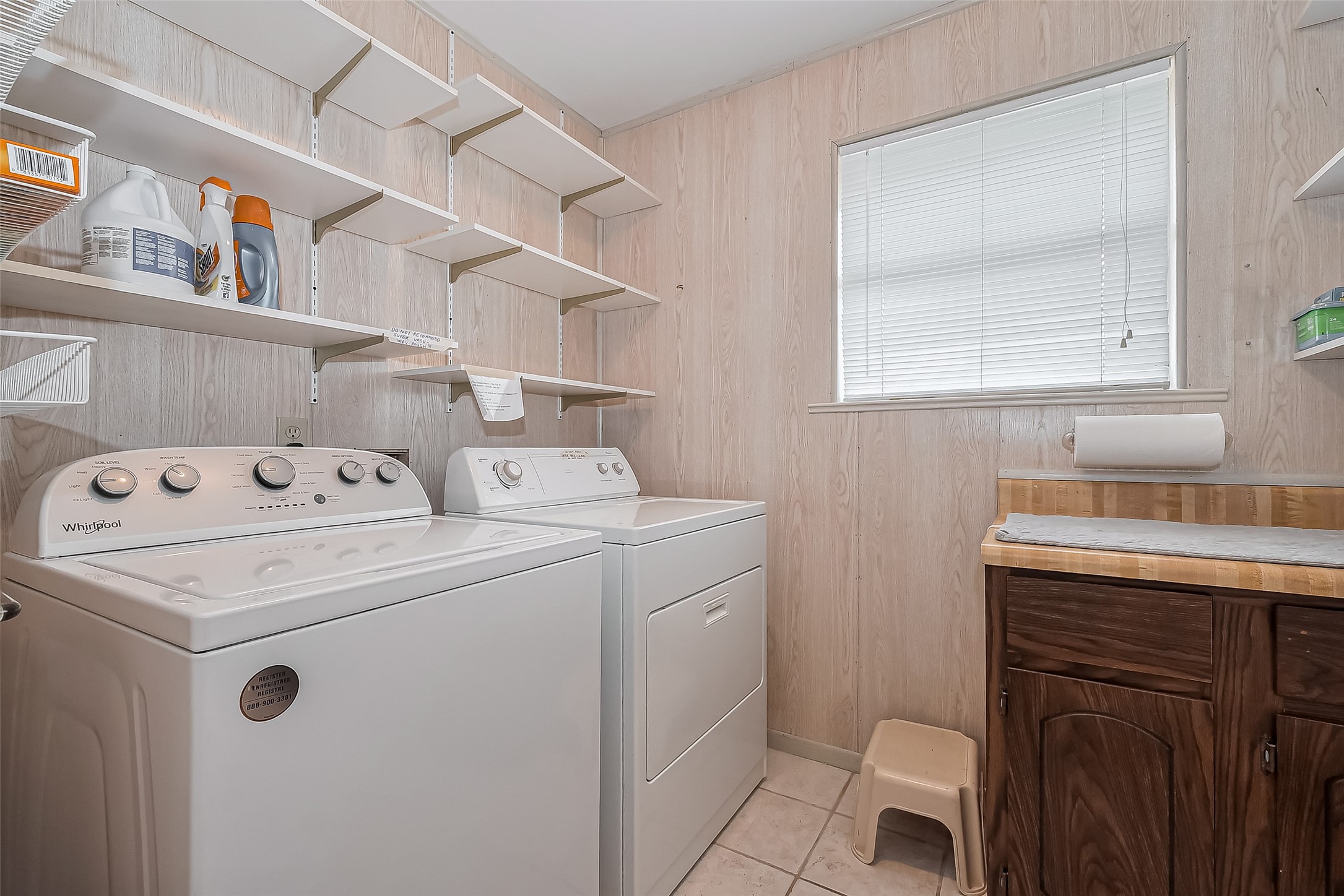 9214 Church Street Needville, TX 77461 - Photo 19 of 44 a utility room with dryer and washer
